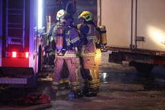 Pożar hurtowni zabawek w Łodzi. Z ogniem walczy ponad 50 strażaków