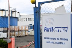 Pożar jednej z hal na terenie Port Service w Gdańsku na Stogach