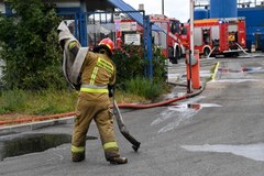 Pożar jednej z hal na terenie Port Service w Gdańsku na Stogach