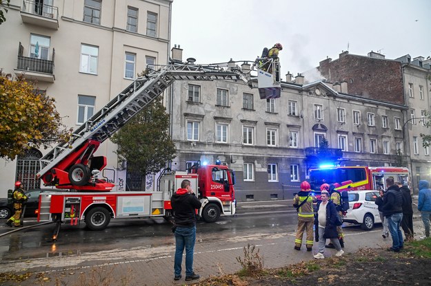 Pożar kamienicy na warszawskiej Woli /Radek  Pietruszka /PAP