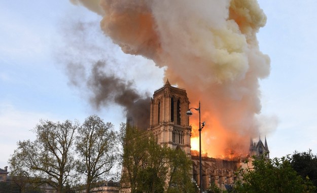 Pożar katedry Notre-Dame katastrofą ekologiczną? /Apaydin Alain/ABACA /PAP