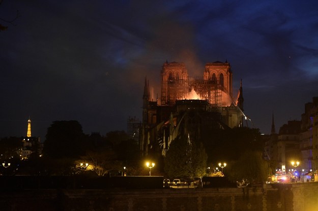 Pożar katedry Notre Dame w 2019 roku /	Jean Baptiste Autissier /PAP