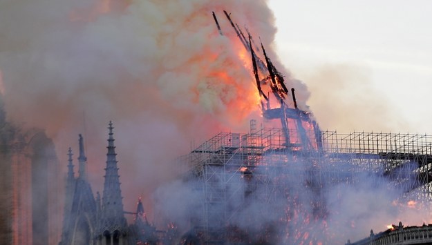 Pożar katedry Notre Dame /IAN LANGSDON /PAP/EPA