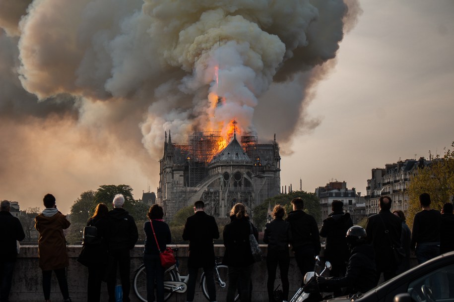 Pożar katedry Notre-Dame /Shutterstock