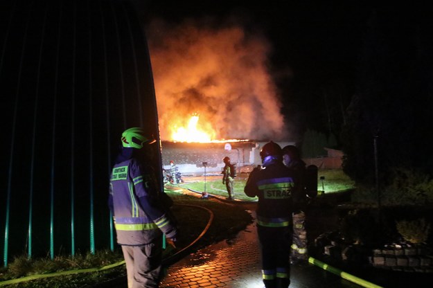 Pożar kompleksu hotelowo-rekreacyjnego w Chrząstowicach pod Opolem /Krzysztof Świderski /PAP