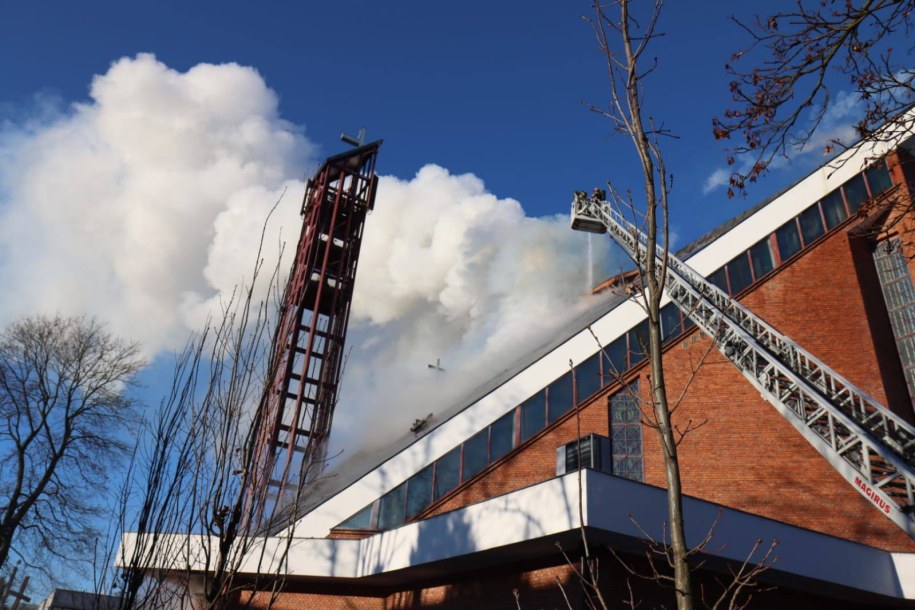 Pożar kościoła w Lublinie, 25.12.2025 /Komenda Miejska Państwowej Straży Pożarnej w Lublinie /Państwowa Straż Pożarna