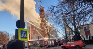 Pożar kościoła w Lublinie. Strażacy walczą z ogniem