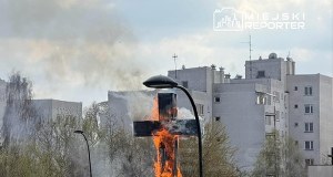 Pożar krzyża papieskiego w Warszawie. Policja ujawnia prawdopodobną przyczynę