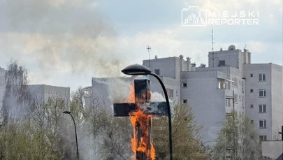 Pożar krzyża papieskiego w Warszawie. Policja ujawnia prawdopodobną przyczynę