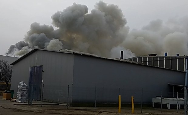 Pożar lakierni w fabryce naczep w Wieluniu jest opanowany