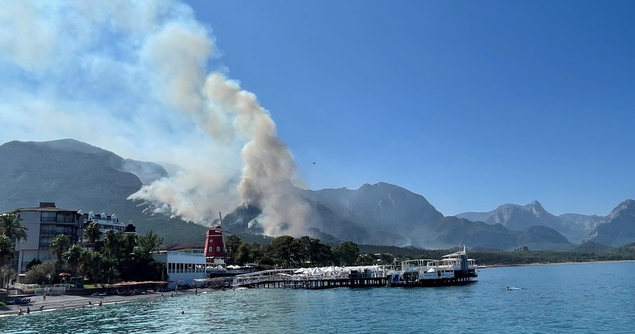 Pożar lasów wokół kurortu Kemer w Turcji