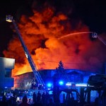 Pożar magazynu farb w Kielcach opanowany. Zawalił się dach hali