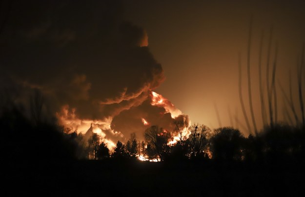 Pożar magazynu ropy w Wasylkowie /ALISA YAKUBOVYCH /PAP/EPA