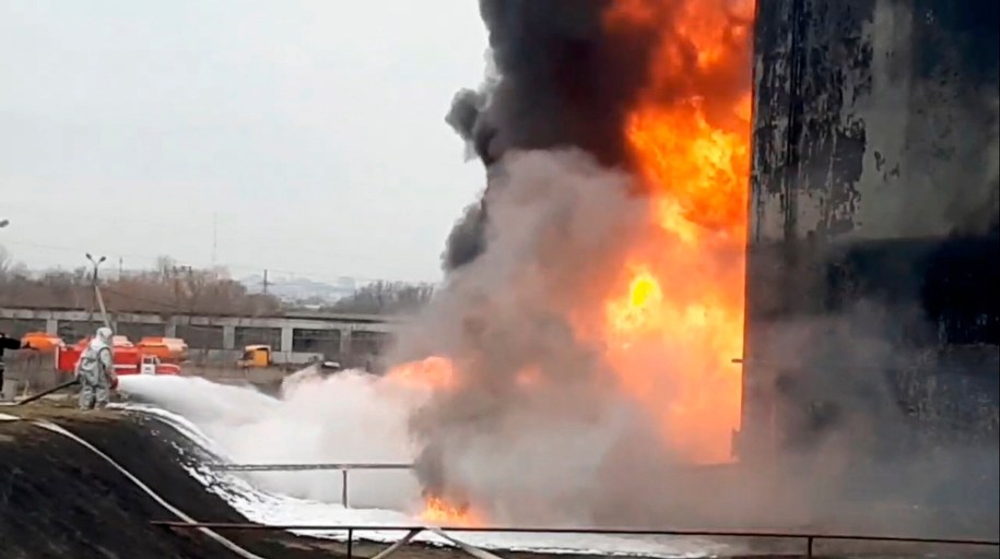 Pożar magazynu w Biełgorodzie /EMERCOM OF RUSSIA PRESS SERVICE HANDOUT MANDATORY CREDIT /PAP/EPA