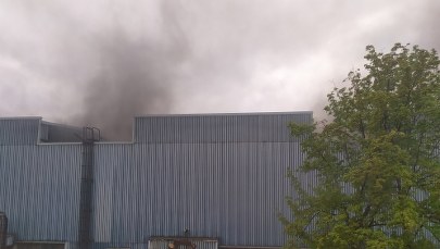Pożar magazynu w Katowicach. W ogniu stanęła hala z odpadami budowlanymi