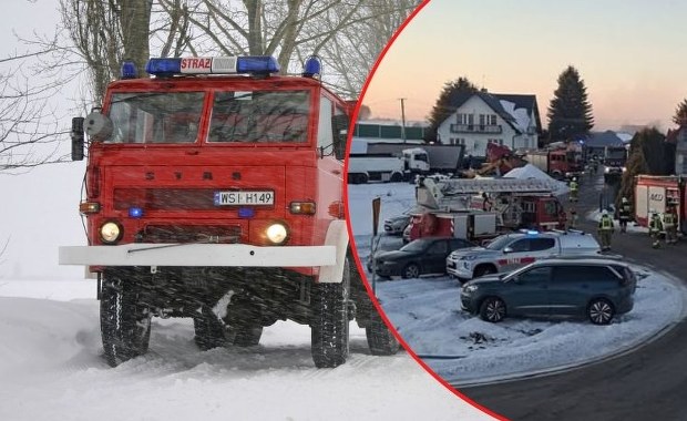 ​Pożar magazynu w Tomaszowie. W czasie akcji zawalił się dach