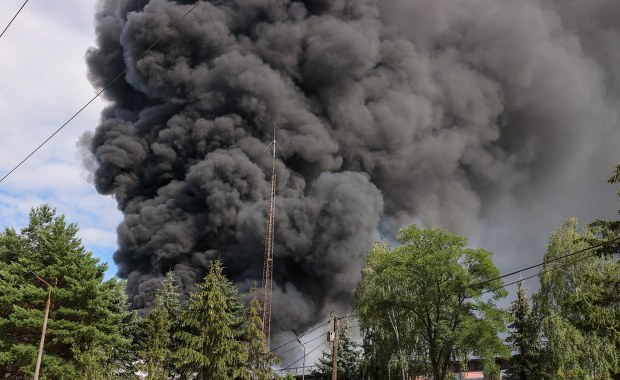 Pożar magazynu z chemikaliami. Kłęby czarnego dymu nad Sochaczewem