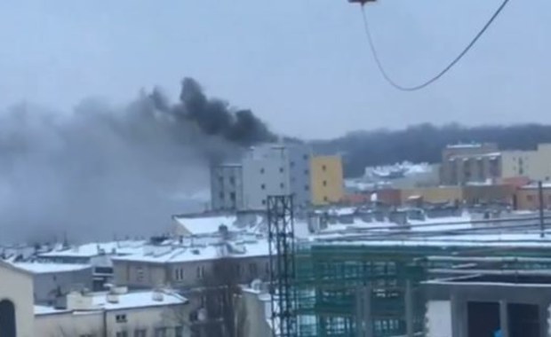 Pożar mieszkania na 8. piętrze wieżowca w Warszawie