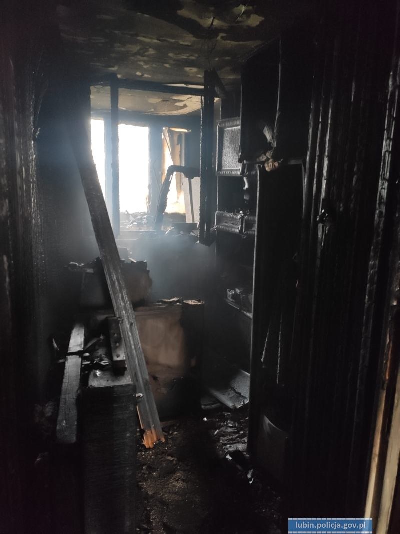Pożar mieszkania w Lubinie (woj. dolnośląskie) /KPP Lubin /