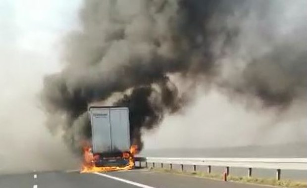 Pożar na A4. Zapaliła się naczepa ciężarówki