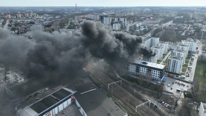 Pożar na dachu nowego bloku w Lublinie. Policja zatrzymała mężczyznę 