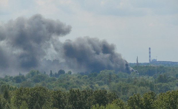 Pożar na dzikim składowisku odpadów w Dąbrowie Górniczej