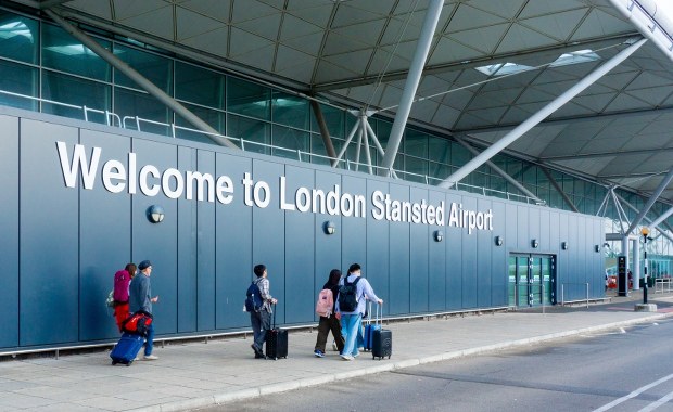 ​Pożar na lotnisku w Londynie. Loty zostały zawieszone