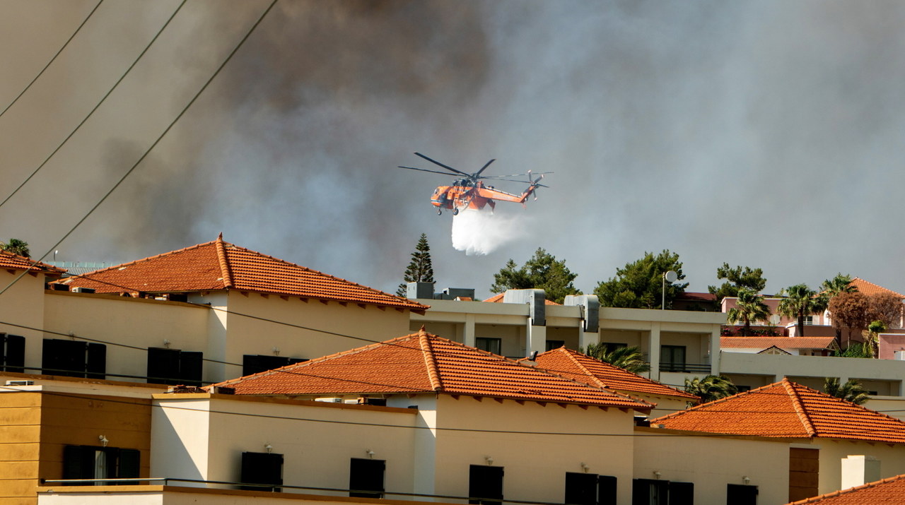 Pożar na Rodos gwałtownie zmienił kierunek. Sytuacja jest bardzo trudna