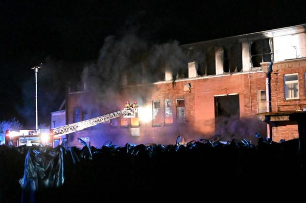 Pożar na terenie dawnej Fabryki Papieru Szczecin-Skolwin / 	Marcin Bielecki    /PAP
