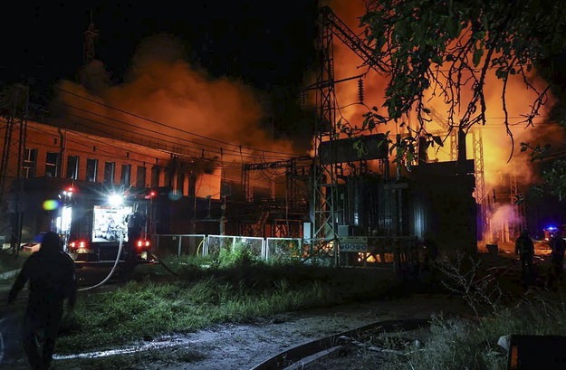 Pożar na terenie elektrowni w Charkowie po niedzielnym ostrzale wojsk rosyjskich /SERGEY KOZLOV /PAP/EPA