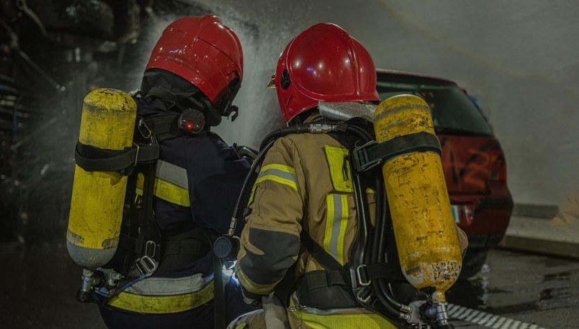 Pożar na terenie huty szkła w Jaśle. Awaria i wyciek