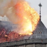 Pożar Notre Dame. Śledczy: Przyczyną prawdopodobnie zwarcie elektryczne