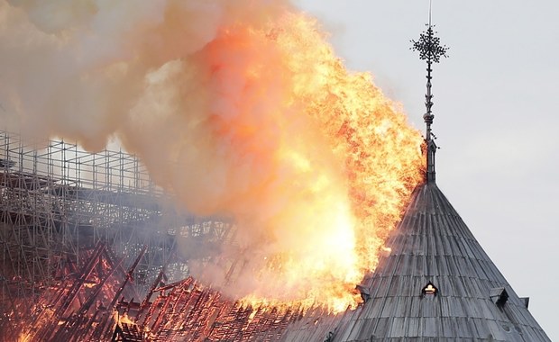 Pożar Notre Dame. Śledczy: Przyczyną prawdopodobnie zwarcie elektryczne