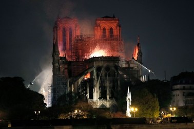 Pożar Notre Dame w Paryżu [ZAPIS RELACJI Z PONIEDZIAŁKU]