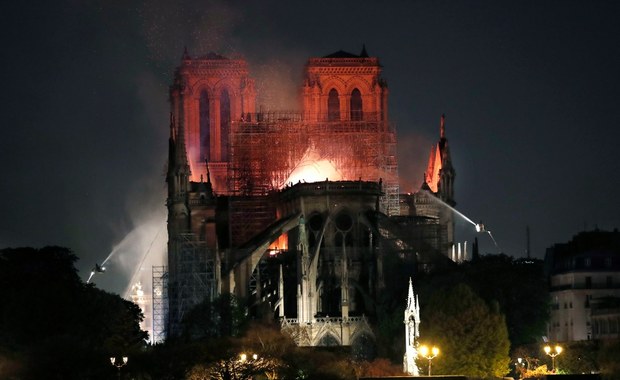 Pożar Notre Dame w Paryżu [ZAPIS RELACJI Z PONIEDZIAŁKU]
