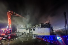 Pożar pawilonu handlowego w centrum Ozorkowa koło Łodzi