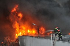 Pożar pawilonu handlowego w Łodzi