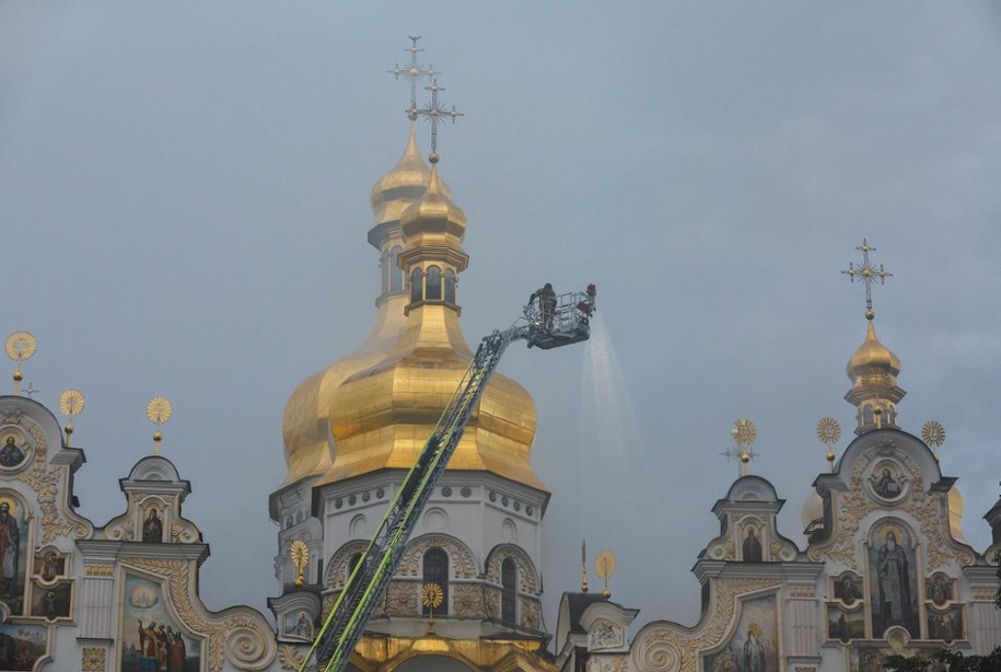 Pożar Peczerskiej Ławry. /SERGEY DOLZHENKO /PAP/EPA