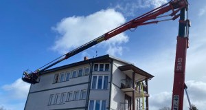 Pożar pensjonatu na Pomorzu. Zapaliło się poddasze budynku