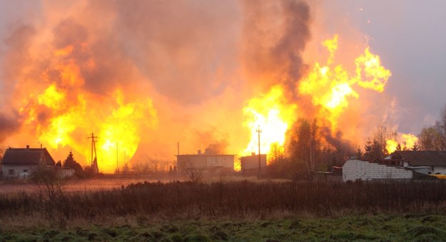 Pożar po wybuchu gazu z budowanej magistrali w Jankowie Przygodzkim /Tomasz Wojtasik /PAP