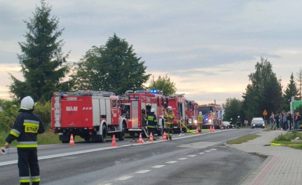 Pożar poddasza domu jednorodzinnego. Trwa akcja strażaków 