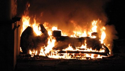 Pożar przed ambasadą Rosji w Warszawie