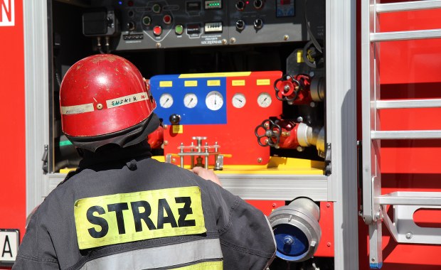 Pożar pustostanu w Brwinowie. Jedna osoba ranna