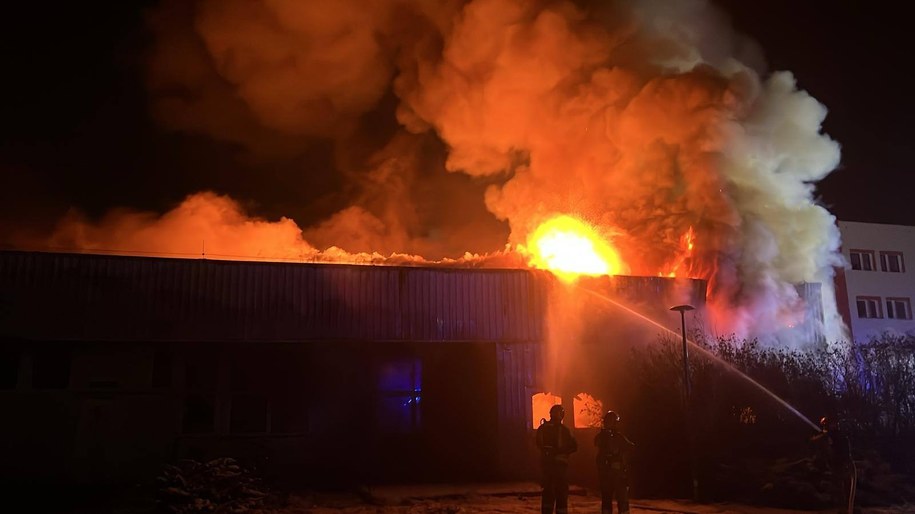 Pożar pustostanu w Dąbrowie Górniczej. /Komenda Miejska Państwowej Straży Pożarnej w Dąbrowie Górniczej /