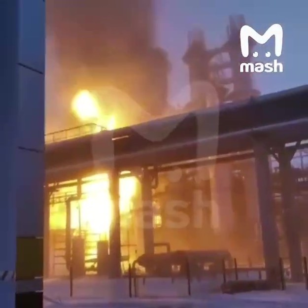 Pożar rafinerii w Syzraniu /@breakingmash / Telegram /