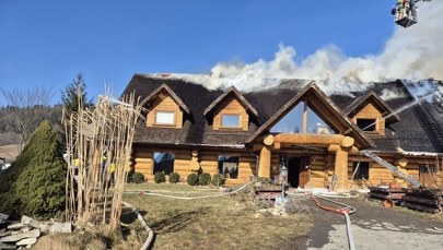 Pożar restauracji w Bieszczadach. Z ogniem walczyło stu strażaków 