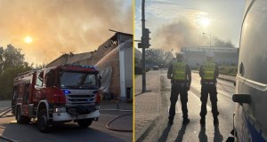 Pożar sali zabaw w Gorzowie Wielkopolskim. Strażacy bronią sąsiednich budynków