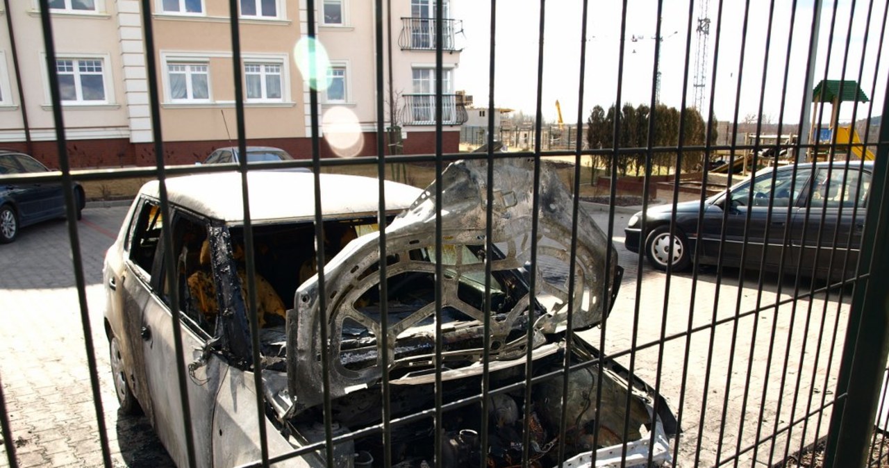 Pożar samochodów na strzeżonym parkingu w Olsztynie 