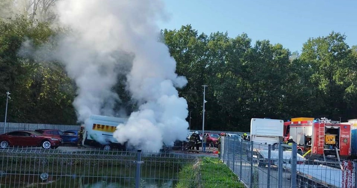 Pożar samochodu elektrycznego w Markach / Fot: Straż Pożarna /materiały prasowe