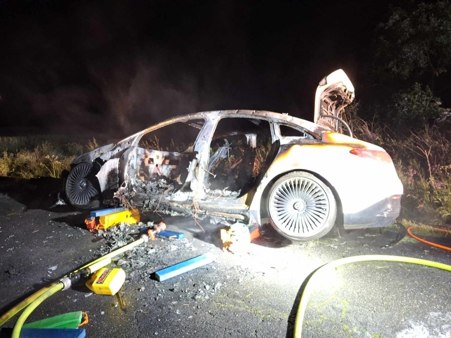 Pożar samochodu elektrycznego w miejscowości Zaleśna, fot. OSP Aleksandria /